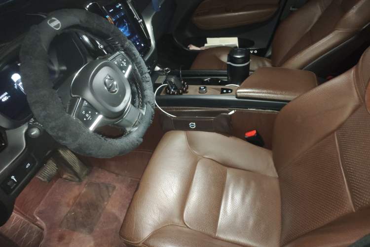 Used Volvo XC60 2022 B5 4x4 Zhiyi Luxury Edition
