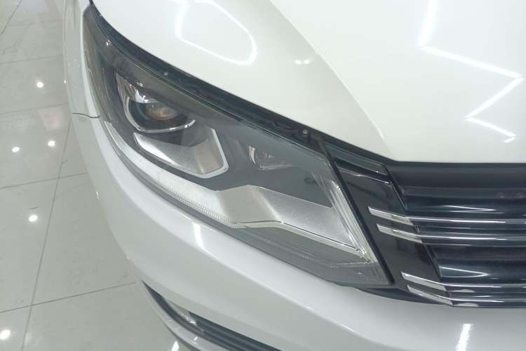 Used Volkswagen Tiguan 2016 280TSI Automatic Two-Wheel Drive Silk Road Comfort Edition Right Front Headlight