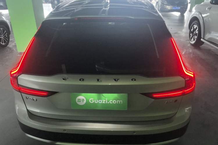 Used Volvo V90 2023 Cross Country B5 AWD Smart Range Edition