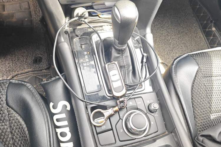 Used Mazda 3 Axela 2017 Sedan 1.5L Automatic Luxury Model Emission Standard China V
