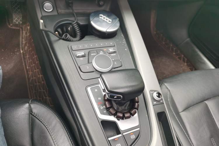 Used Audi A4L 2018 30th Anniversary Edition 40 TFSI Trendy Model Gear Lever