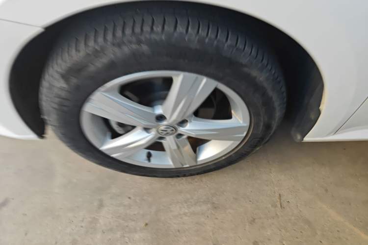 Used Volkswagen Lavida 2017 1.6L Manual Fashion Edition
