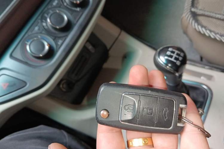 Used FORTHING Lingzhi 2019 M5L 1.6L 7-Seater Luxury Model China VI Standard Vehicle Key