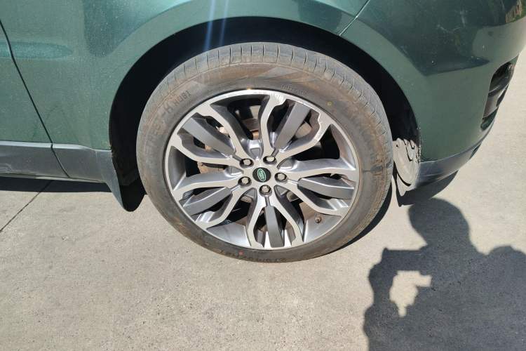 Used Land Rover Range Sport 2016 3.0 SDV6 HSE Right Front Wheel Hub