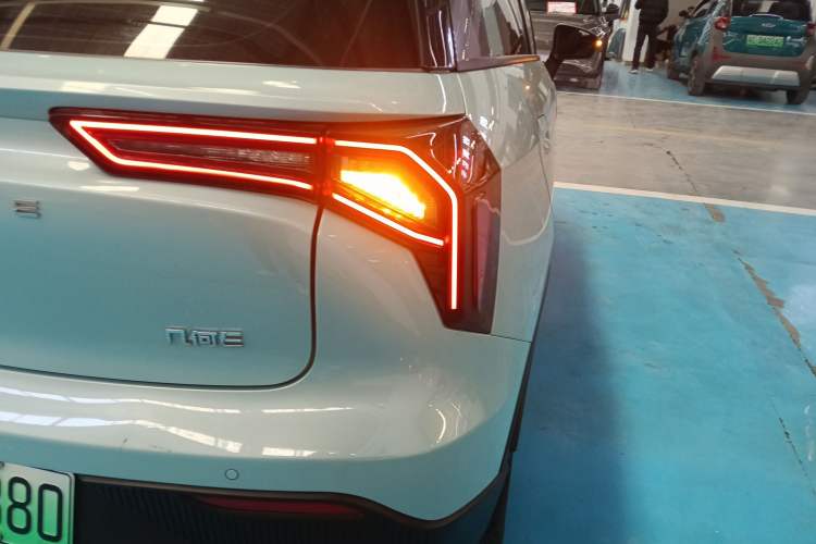 Used Geometry E Firefly 2024 301km Starlight
