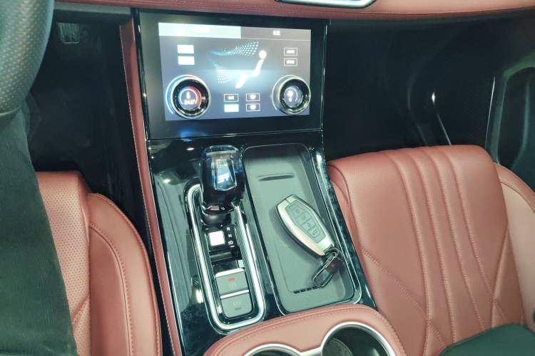 Used JETOUR X70 PLUS 2025 1.5T Luxury Dynamic Edition 5 Seats
