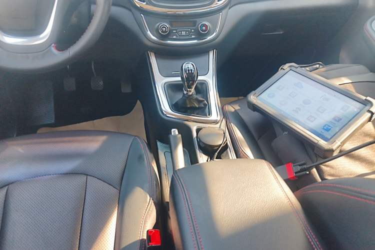 Used Baojun 560 2015 1.8L manual luxury version
