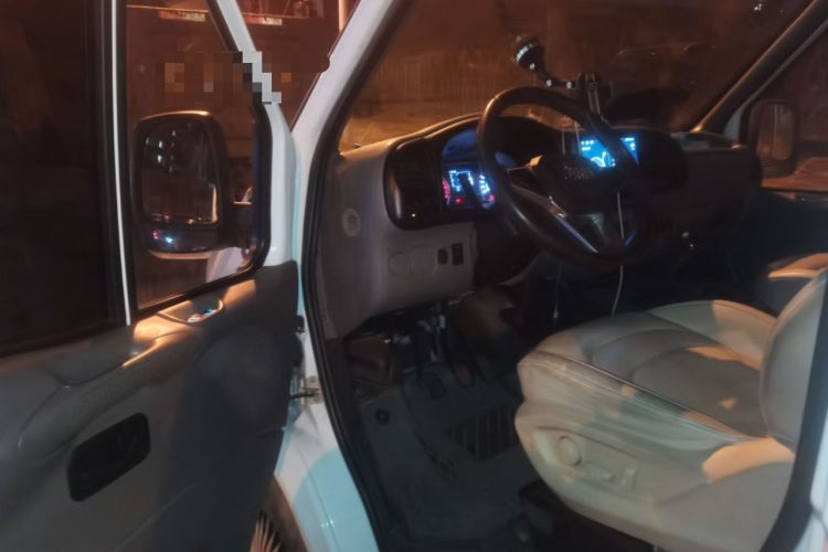 Used JMC Transit 2019 2.8T Commercial Version Long Wheelbase Mid-Roof 6-Seater Rear Single Tire China VI Emission Standard – JX493 Driver Seat