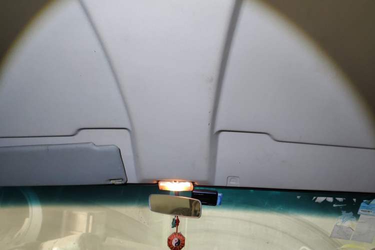 Used Iveco Daily 2012 2.5T-A35 Logistics Version 1 Mid-Roof Headliner