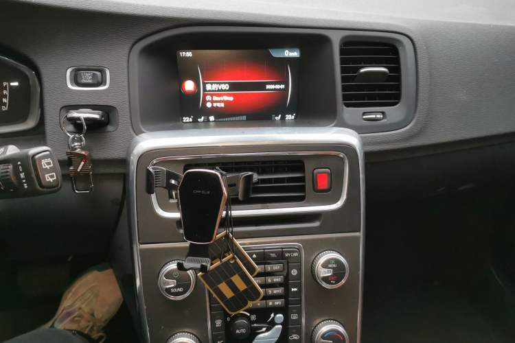 Used Volvo V60 2016 T5 Zhiya Edition Audio And AC Panel