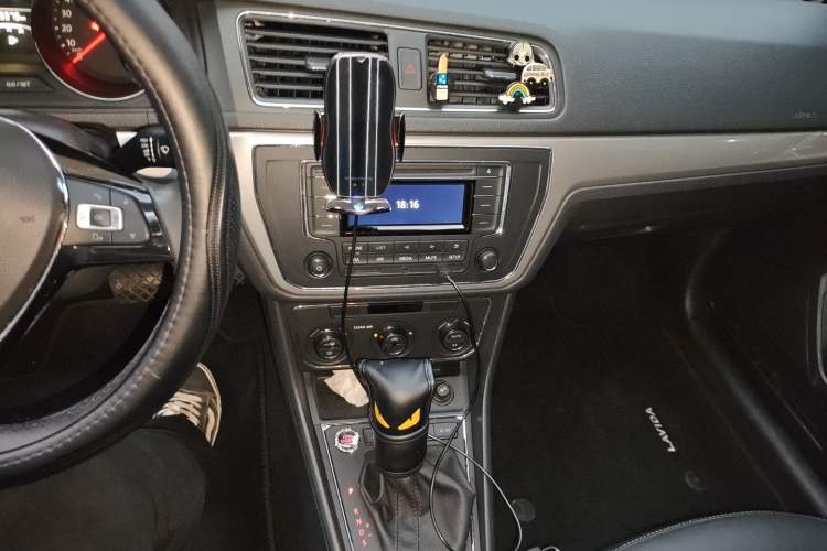 Used Volkswagen Gran Lavida 2017 180TSI DSG Comfort Edition Audio And AC Panel