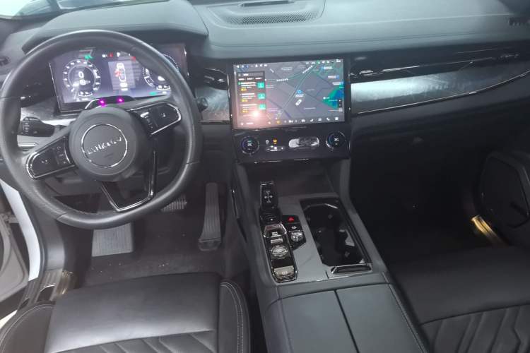 Used Lynk & Co 09 EM-P 2021 2.0T PHEV Halo Six-Seater Center Console