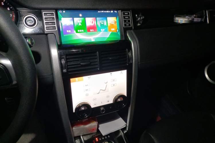 Used Land Rover Discovery Sport 2018 200 PS PURE Edition Audio And AC Panel