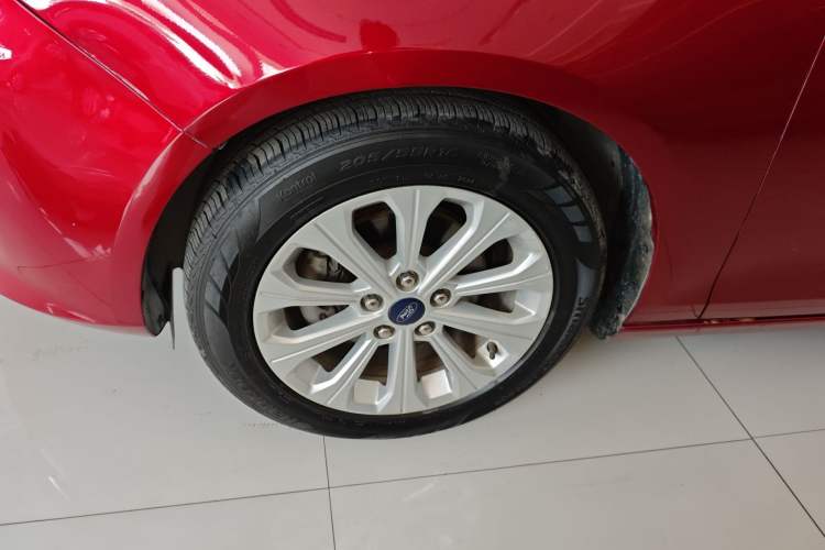 Used Ford Escort 2015 1.5L Automatic Fashion Model Left Front Wheel Hub