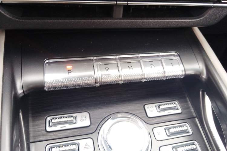 Used Lincoln Nautilus 2023 2.0T Four-Wheel Drive Luxury Edition Gear Lever