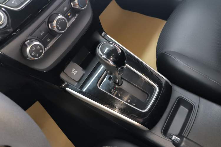 Used Nissan Sylphy 2016 1.6 XL CVT Luxury Edition Gear Lever