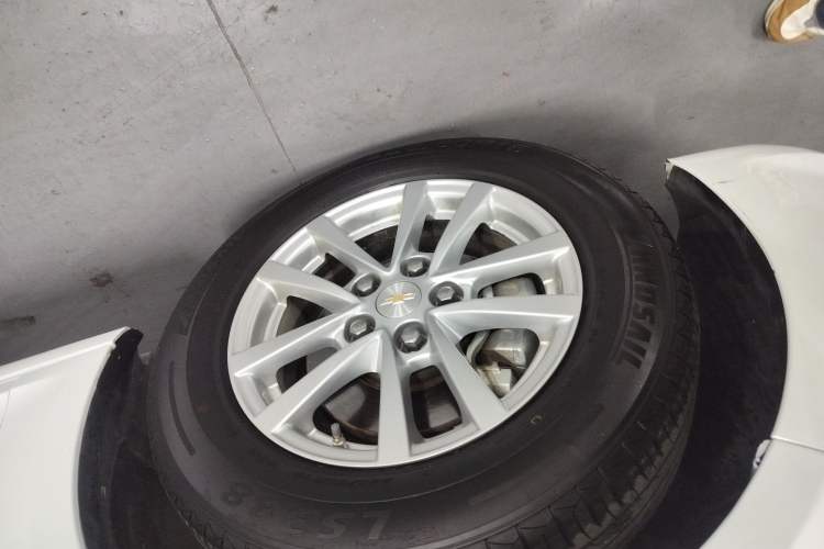 Used Chevrolet Malibu 2018 530T Automatic Fashion Edition Left Front Wheel Hub