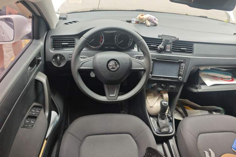 Used Skoda Rapid Spaceback 2016 Revised Version 1.6L Automatic Front-Drive Edition Steering Wheel
