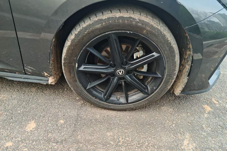 Used CHANGAN UNI-V 2022 1.5T Prestige Version Right Front Wheel Hub