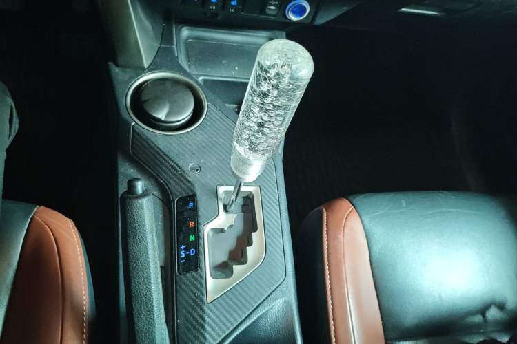 Used Toyota RAV4 2015 2.5L Automatic 4x4 Elite Edition Gear Lever