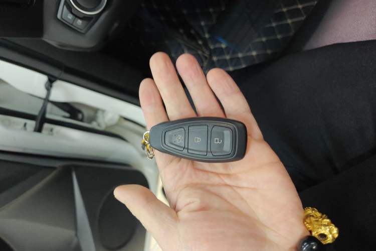 Used Ford Kuga 2019 EcoBoost 180 Two-Wheel-Drive Titanium Plus Model China VI Standard