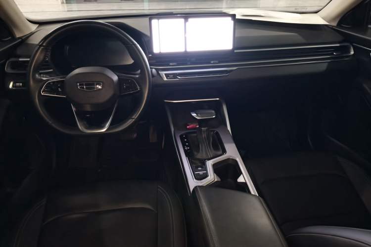 Used Geely Auto Emgrand 2023 4th Generation Champion Edition 1.5L CVT Prestige Model Center Console