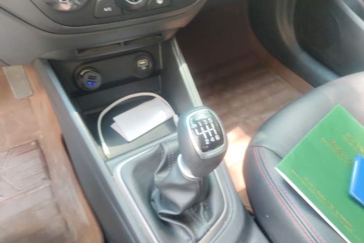 Used Hyundai Verna (new generation) 2020 1.4L Manual GLS Cool Edition Gear Lever