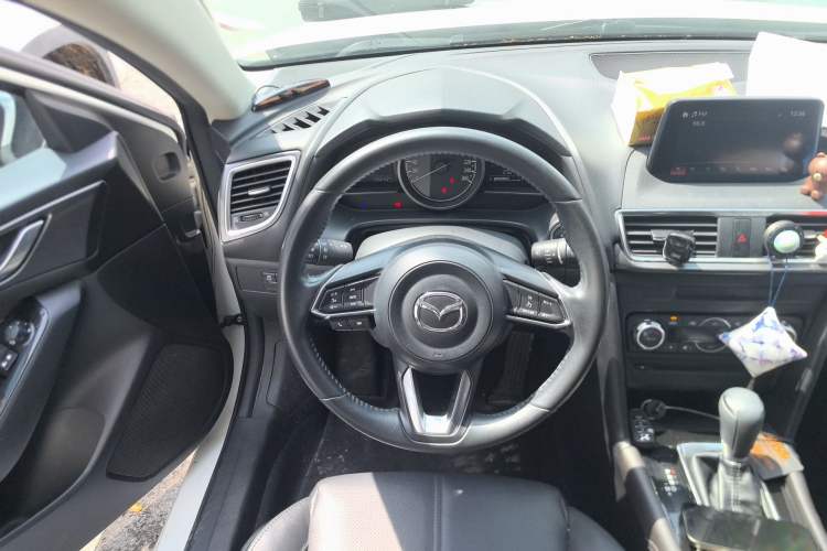 Used Mazda 3 Axela 2019 Cloud-Controlled Version Sedan 2.0L Automatic Luxury Trim China VI Standard