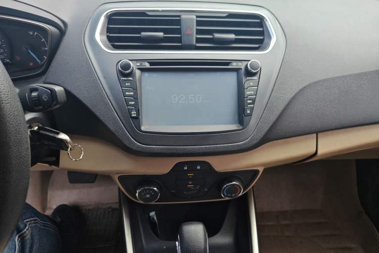 Used Ford Escort 2015 1.5L Automatic Comfort Edition Audio And AC Panel