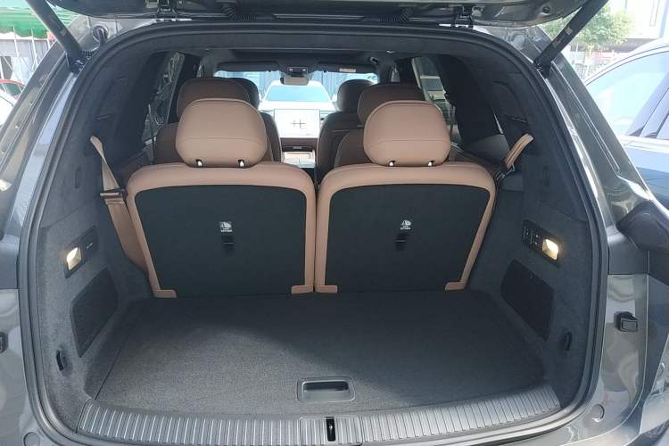 Used ONVO Luxeed L90 2025 Model—Ultra Six-Seater Version