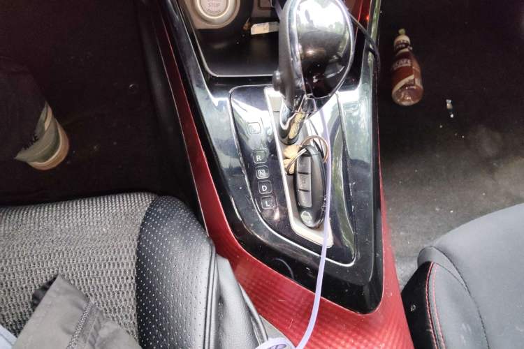 Used Nissan Lannia 2020 1.6L CVT Smart Connect Smart Cool Edition Gear Lever