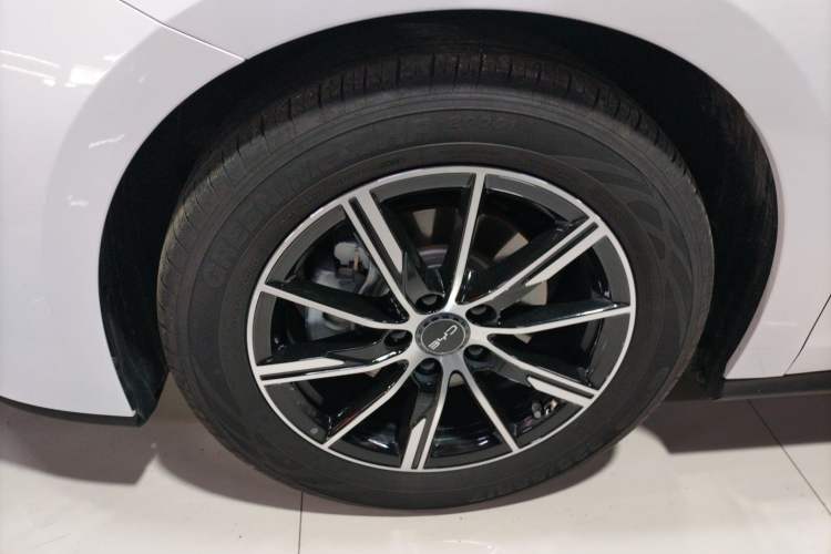 Used BYD Seal 06 New Energy 2024 DM-i 80KM Prestige Model Left Front Wheel Hub