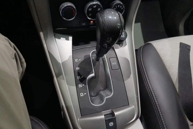 Used Chevrolet Captiva 2015 2.4L Two-Wheel Drive Urban Version 5 Seats