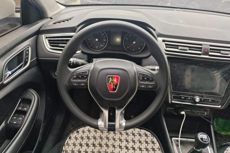 Used Roewe i5 2020 1.5L Manual 4G Connect Luxury Edition
