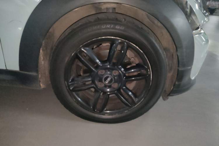 Used MINI Clubman 2011 1.6L COOPER Fun Right Front Wheel Hub