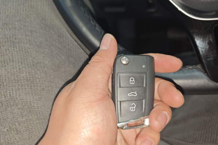 Used Volkswagen Sagitar 2021 280TSI DSG Luxury Smart Connectivity Edition Vehicle Key