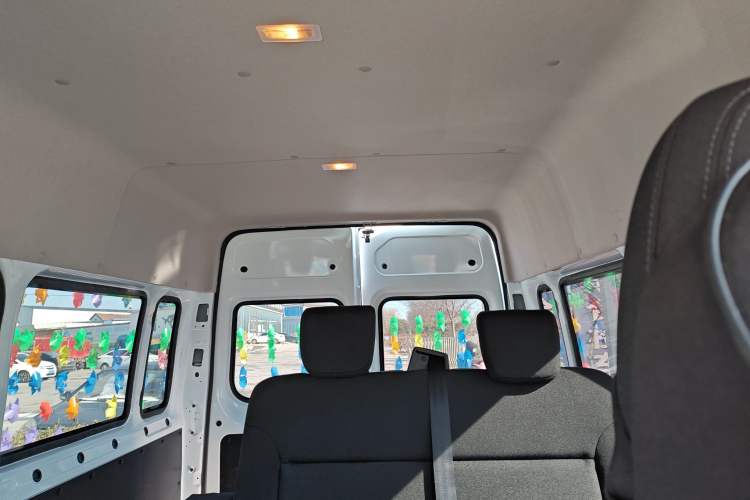 Used JMC Fushun 2023 2.0T Manual Short-Wheelbase Mid-Height Commercial Multi-Purpose 5-Seater Passenger Vehicle