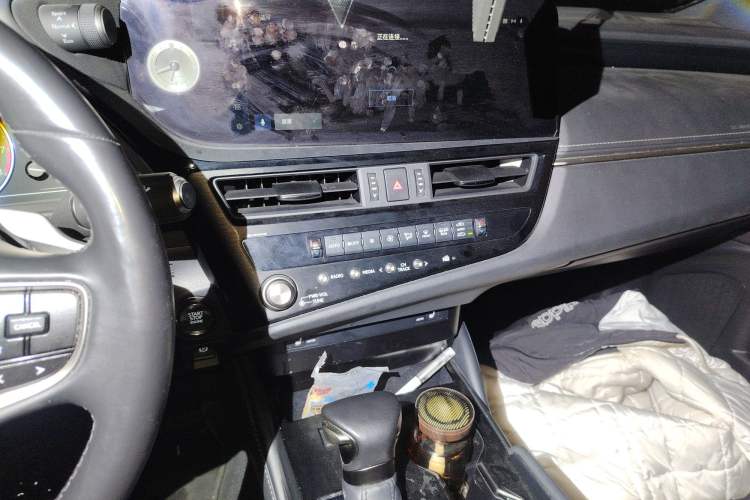 Used Lexus ES 2023 200 Excellence Edition
