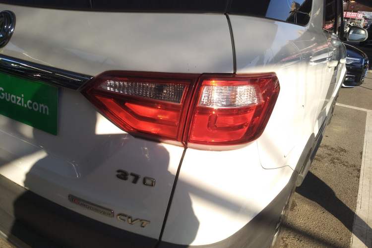 Used Dongfeng Fengon 370 2017 1.5L CVT Fashion Edition 7-Seater