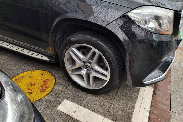 Used Mercedes-Benz GLS-Class 2017 GLS 450 Low-Power Version U.S. Specification Right Front Wheel Hub