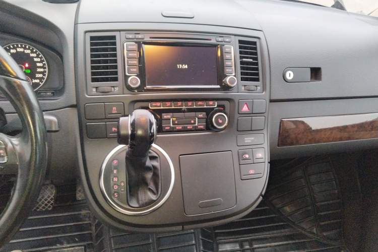 Used Volkswagen Multivan 2012 2.0 TSI Four-Wheel Drive Deluxe Edition
