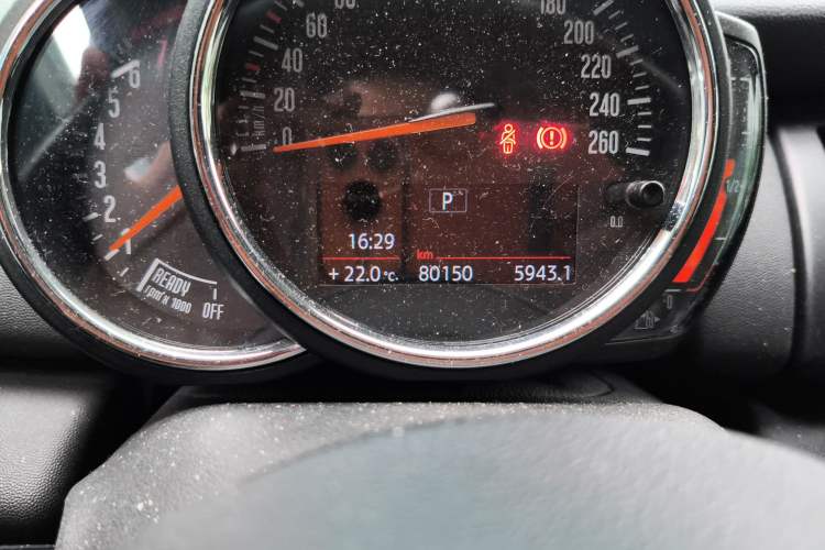 Used MINI 2020 1.5T ONE PLUS Odometer Close Up