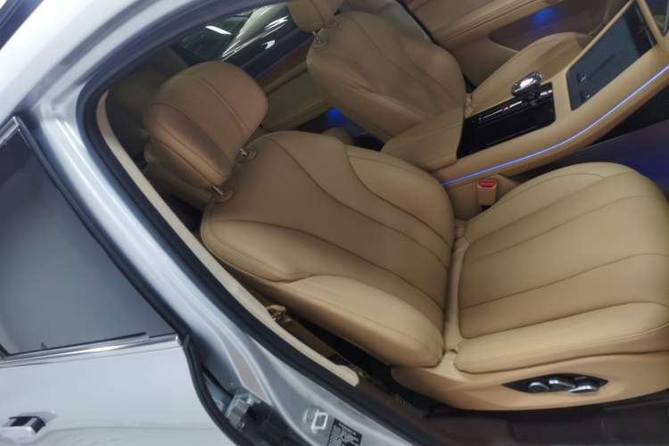 Used Hima AITO M7 2024 1.5T Intelligent Driving Rear-Drive Max Edition 6 Seats Right Front Seat