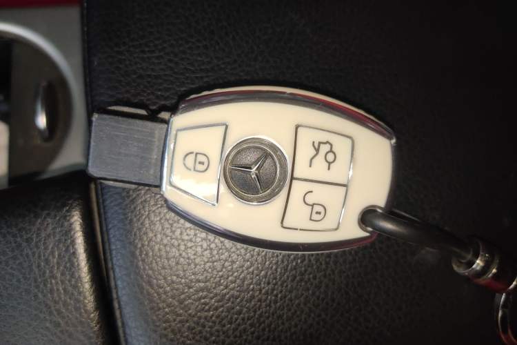 Used Mercedes-Benz SLK-Class 2011 SLK 200 Fashion Model
