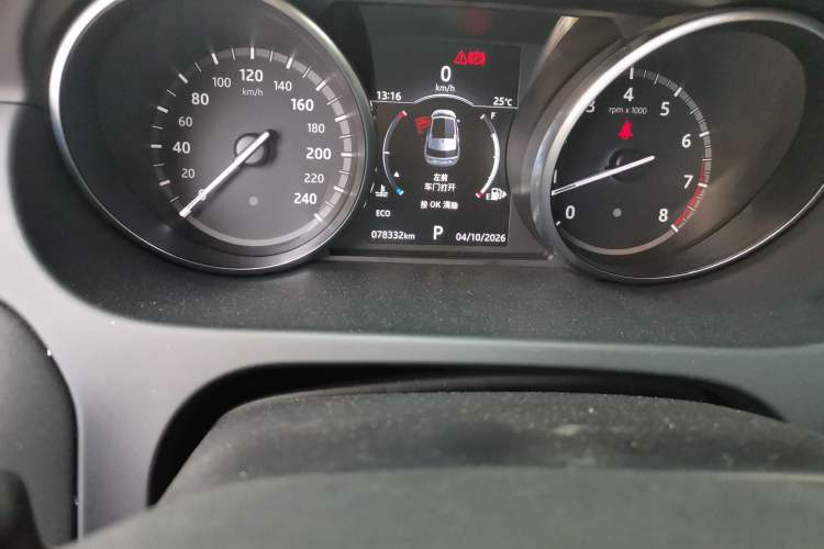 Used Land Rover Discovery Sport 2018 240 PS SE Version Odometer Close Up