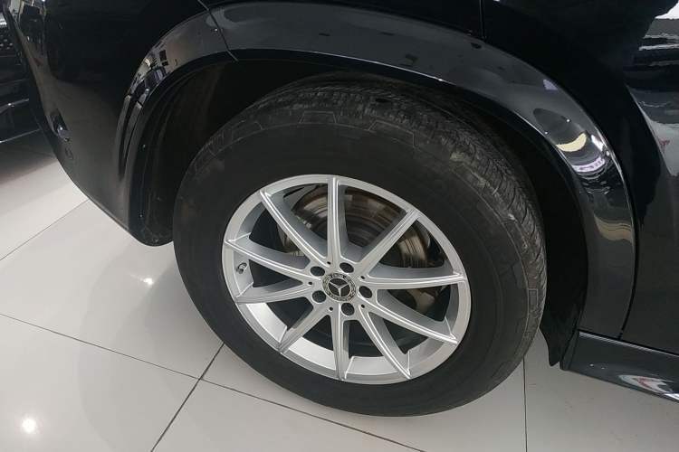 Used Mercedes-Benz GLE 2020 Restyled GLE 350 4MATIC Fashion Edition Right Rear Wheel Hub