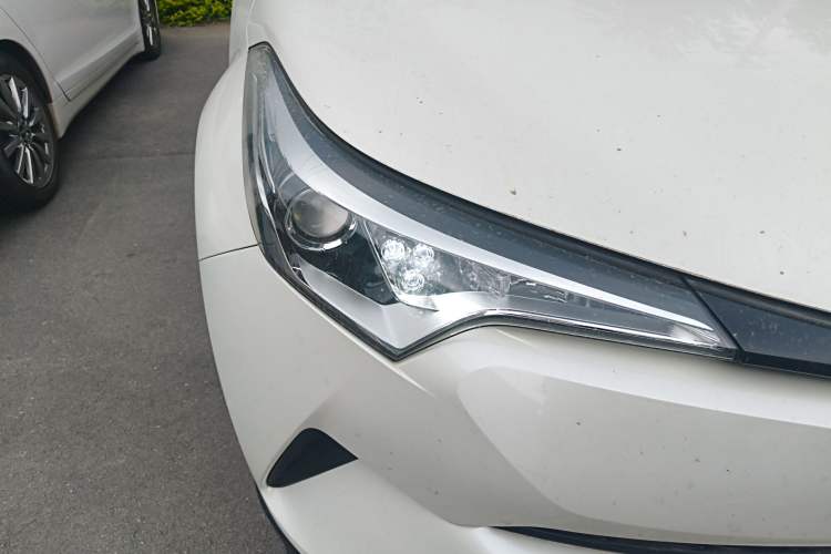 Used Toyota C-HR 2018 2.0L Elite Edition China V standard Right Front Headlight