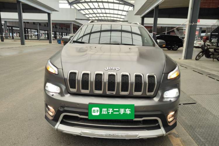 Used Jeep Cherokee 2017 2.4L Superior Edition Front