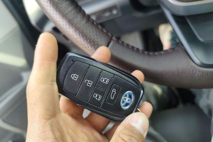 Used Toyota Granvia 2023 2.5L Hybrid Flagship VIP Edition