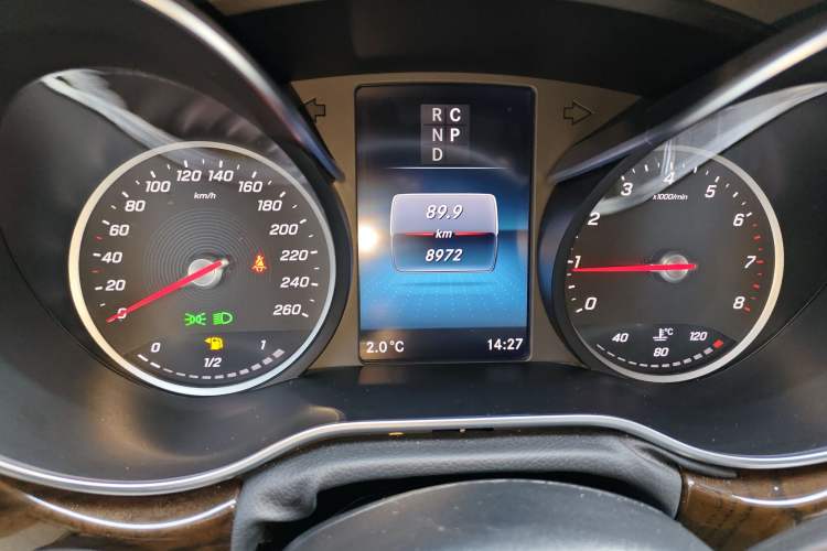 Used Mercedes-Benz V-Class 2021 V 260 Avantgarde Edition Odometer Close Up